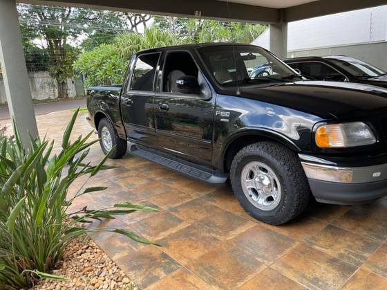 FORD F-150 5.4 LARIAT 4X4 CD V8 24V GASOLINA 4P AUTOMÁTICO